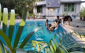 Ivy Maitri Farm 3 Bhk With Private Pool - Badlapur